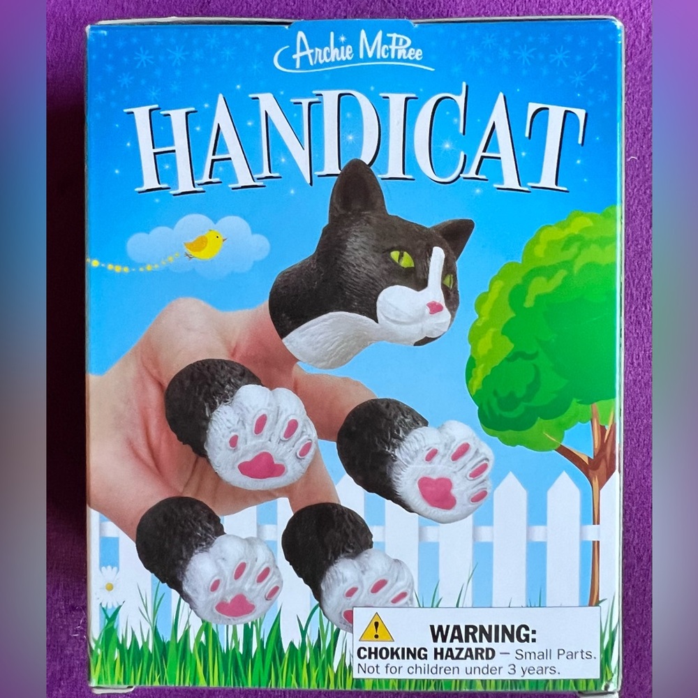Cat legs toy😸